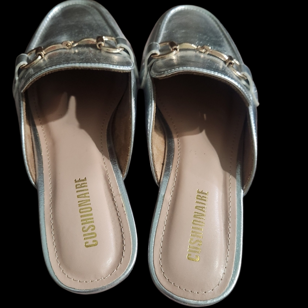 Cushionaire Silver Metallic Slip-On Mules Sz 8.5 - Picture 3 of 10